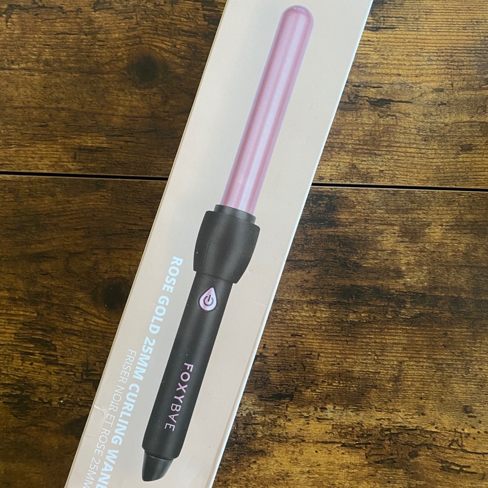 Brand new Foxybae curling wand